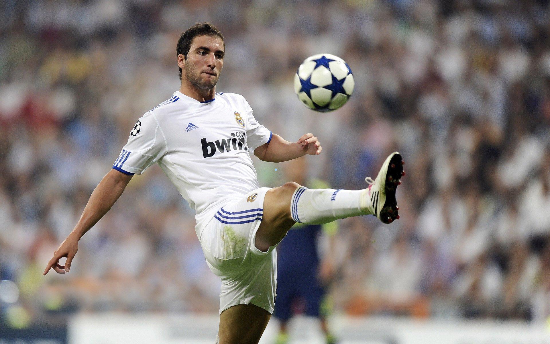 足坛辉煌夜,姆巴佩哈兰德同创历史,皇马曼城齐传捷报,利物浦收获三连胜